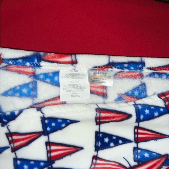 Throw ♥️ 💙 NEW! - Picture 2 of 2